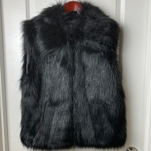 Macy’s INC black faux fur vest SZ M